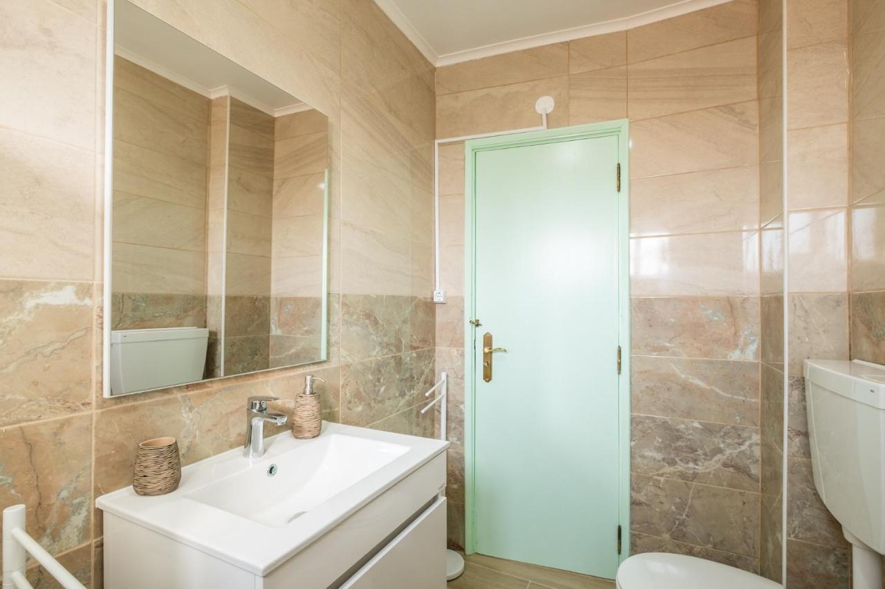 Apartment - 3 Bedrooms - Free Wifi